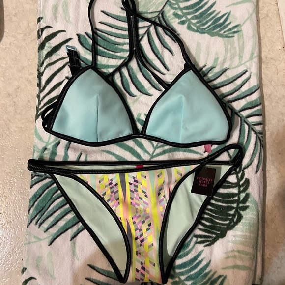 Victoria’s Secret Bikini - Picture 1 of 8